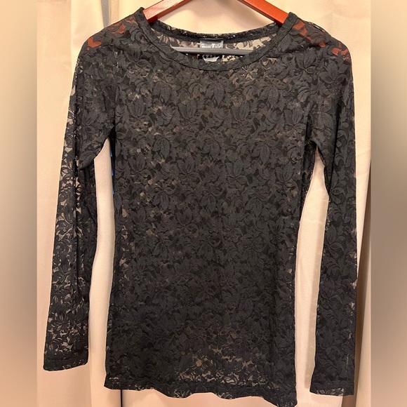 How Cute! Made in USA Women’s Lace Crew neck Top size medium color black EUC - Picture 1 of 7